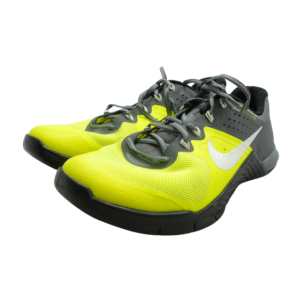 Metcon 2 Flywire Low-Top Athletic Shoes – Unclaimed Baggage display picture 3