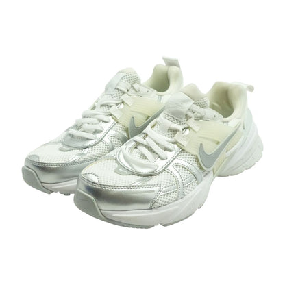V2K Run White Low Top Athletic Shoes