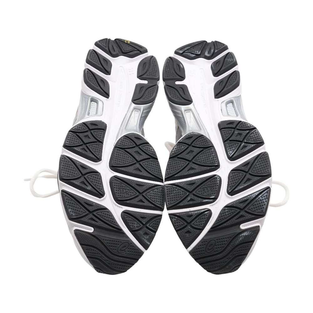 Gel-NYC 2055 White Low Top Athletic Shoes – Unclaimed Baggage