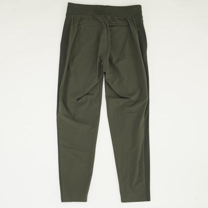 Green Solid Capri Pants