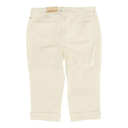 White Solid Capri Straight Jeans