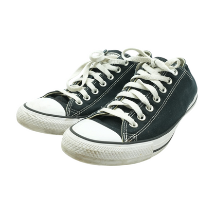 Black Low-Top Athletic Shoes