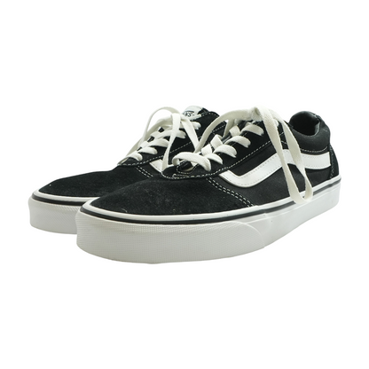 Black Low-Top Athletic Shoes