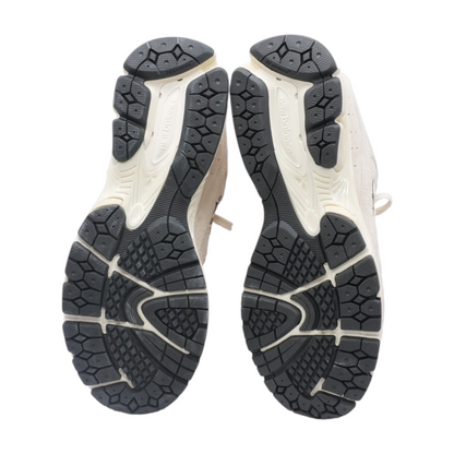 2002R Low-Top Athletic Shoes