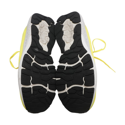 880 Low-Top Athletic Shoes