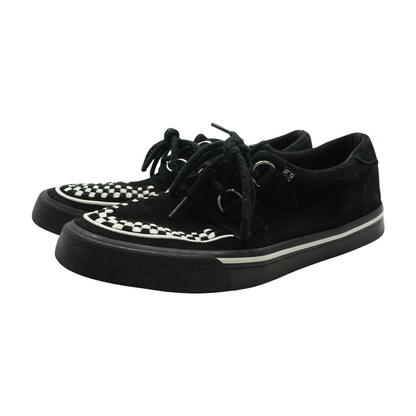 Black Low-Top Athletic Shoes