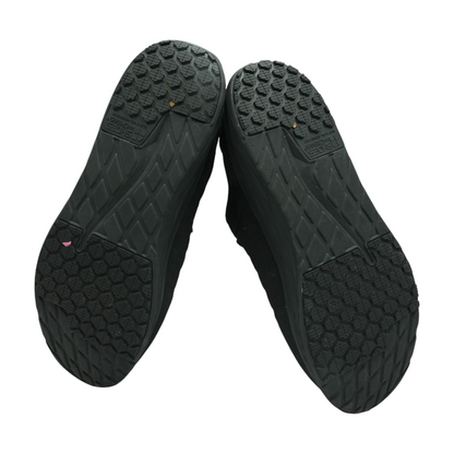 Black Low-Top Athletic Shoes