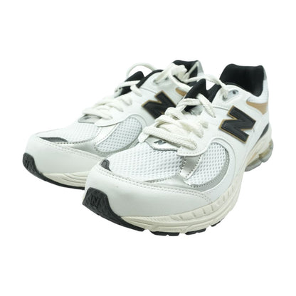 2002R White Athletic Shoes