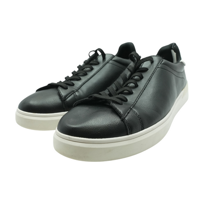 Black Low-Top Athletic Shoes