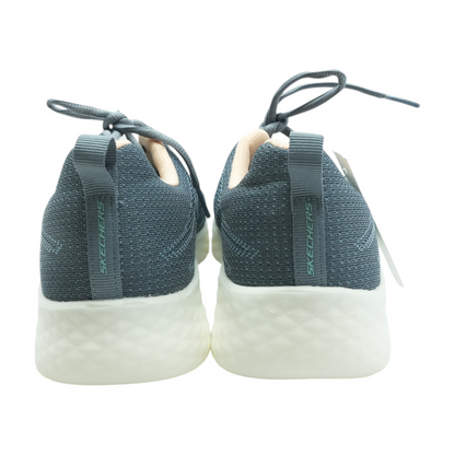 Low-Top Athletic Shoes