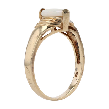 10K Yellow Gold Opal Fashion Ring