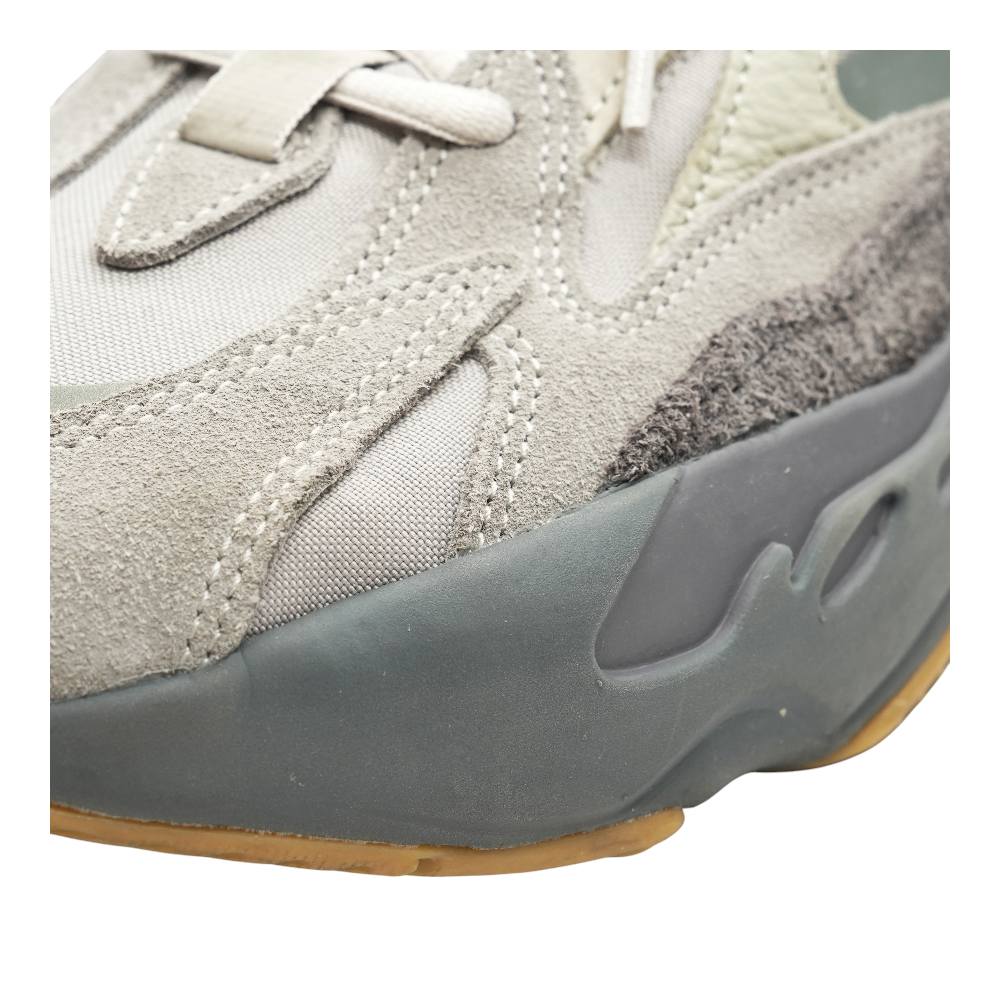 Tephra Yeezy Boost 700 V2 Low-Top Athletic Shoes – Unclaimed Baggage Tephra Yeezy Boost 700 V2 Low-Top Athletic Shoes – Unclaimed Baggage