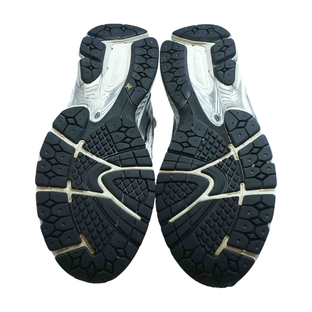 1906R Low-Top Athletic Shoes