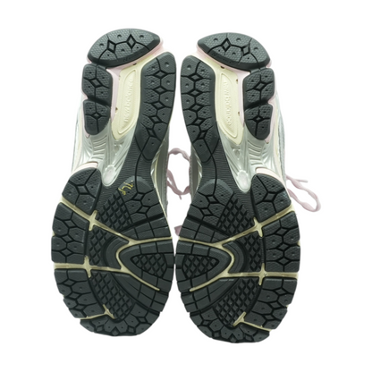 1906R Low-Top Athletic Shoes