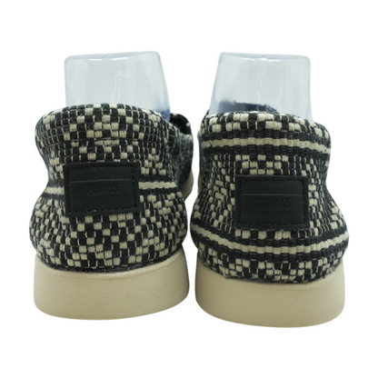 Low-Top Athletic Shoes