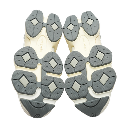9060 Low-Top Athletic Shoes