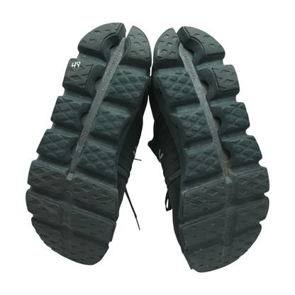 Black Low-Top Athletic Shoes