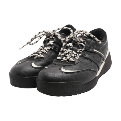 Black Low-Top Athletic Shoes