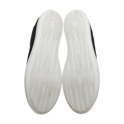 Black Low-Top Athletic Shoes