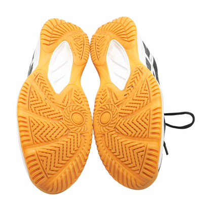 Upcourt 6 Low-Top Athletic Shoes