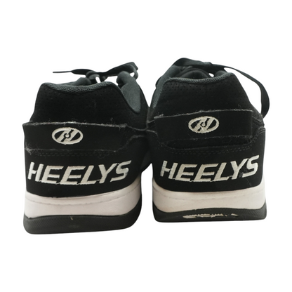 Black Low-Top Athletic Shoes