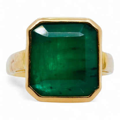 20K Gold Bezel Set Dark Green Stone Ring