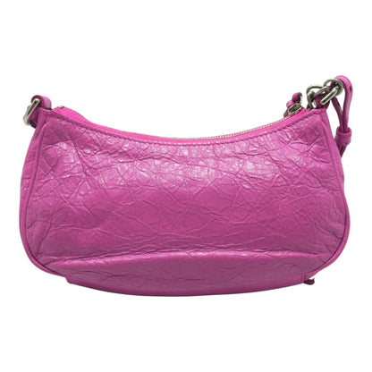 Le Cagole Shoulder Bag in Lipstick Pink