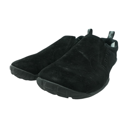 Black Low-Top Athletic Shoes