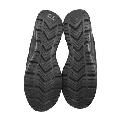 Black Low-Top Athletic Shoes