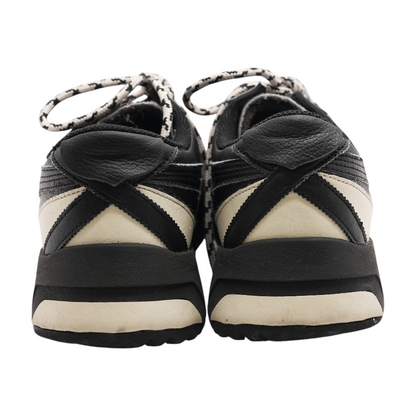 Black Low-Top Athletic Shoes