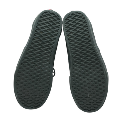 Black Low-Top Athletic Shoes
