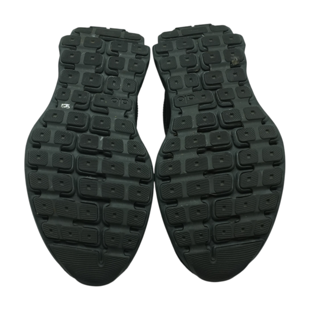 Runner Low-Top Athletic Shoes