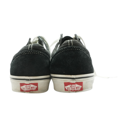 Black Low-Top Athletic Shoes