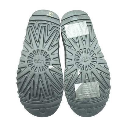 Black House Slipper Casual Shoes