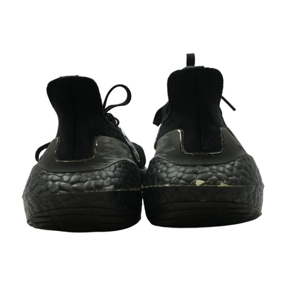 Black Low-Top Athletic Shoes