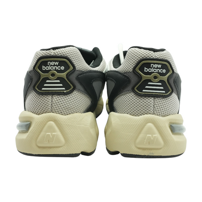 725V1 Low-Top Athletic Shoes