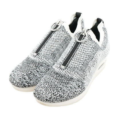 Black Low Top Athletic Shoes