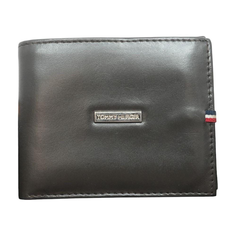 Brown Bifold Wallet – Unclaimed Baggage
