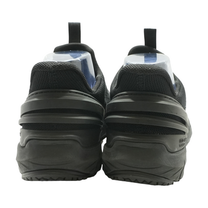 Black Low-Top Athletic Shoes