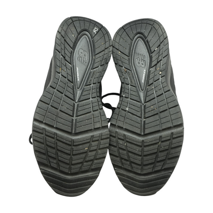 Black Low-Top Athletic Shoes
