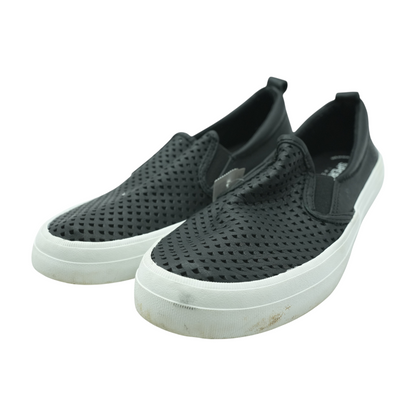 Crest Scallop Perf Low-Top Athletic Shoes