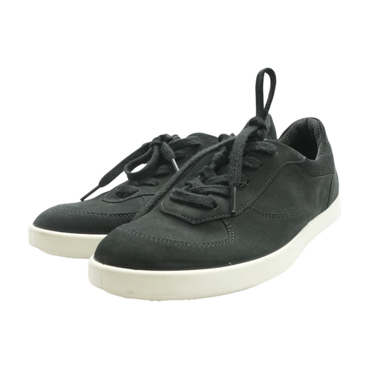 Black Low-Top Athletic Shoes