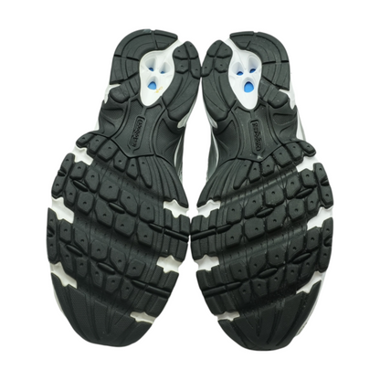 740v2 Low-Top Athletic Shoes
