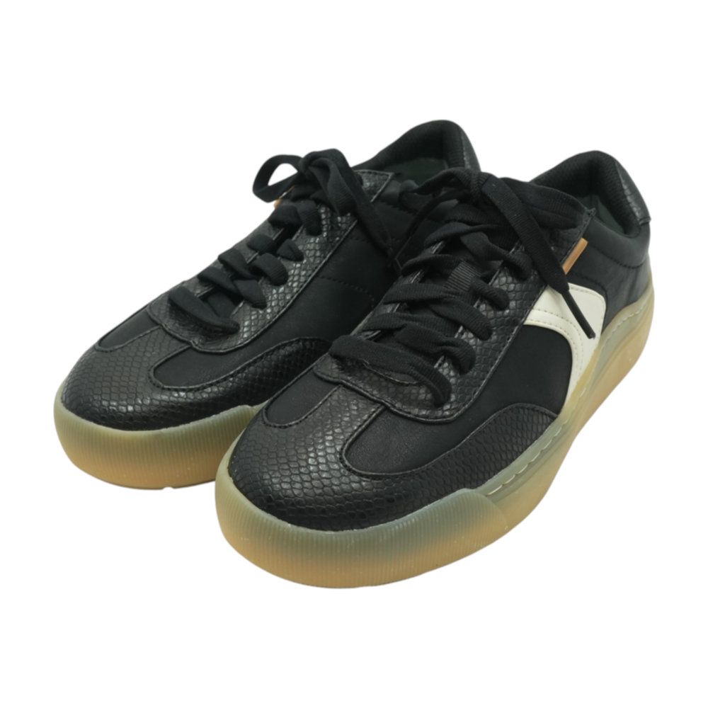 Time Off Win Low-Top Athletic Shoes