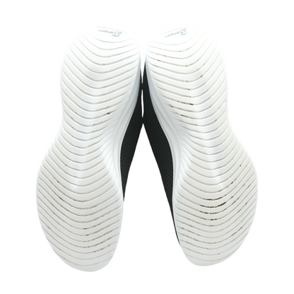 Black Low-Top Athletic Shoes