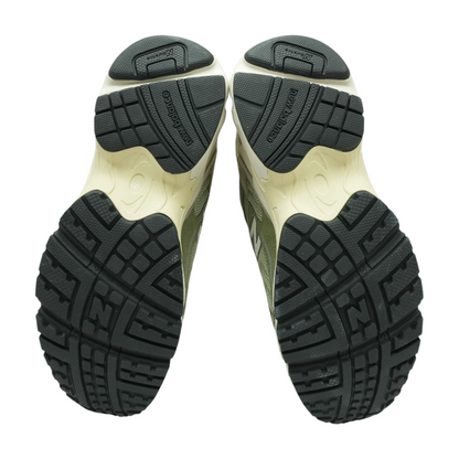 725v1 Low-Top Athletic Shoes