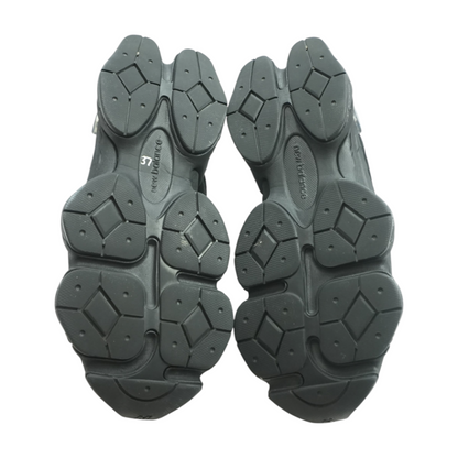 9060 Low-Top Athletic Shoes