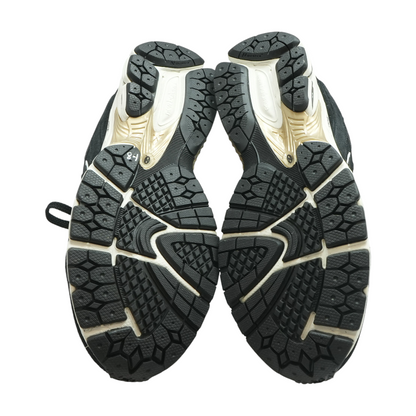 2002 Low-Top Athletic Shoes