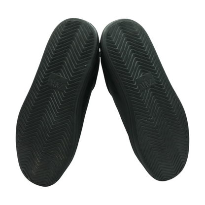 Black Low-Top Athletic Shoes
