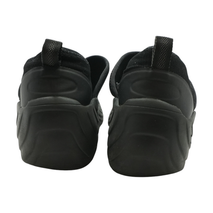 Black Low-Top Athletic Shoes